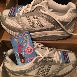 New Skechers Shape ups with DVD size 7